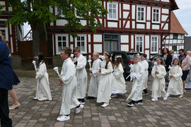 Feier der 1. Heiligen Kommunion in Sankt Crescentius (Foto: Karl-Franz Thiede)